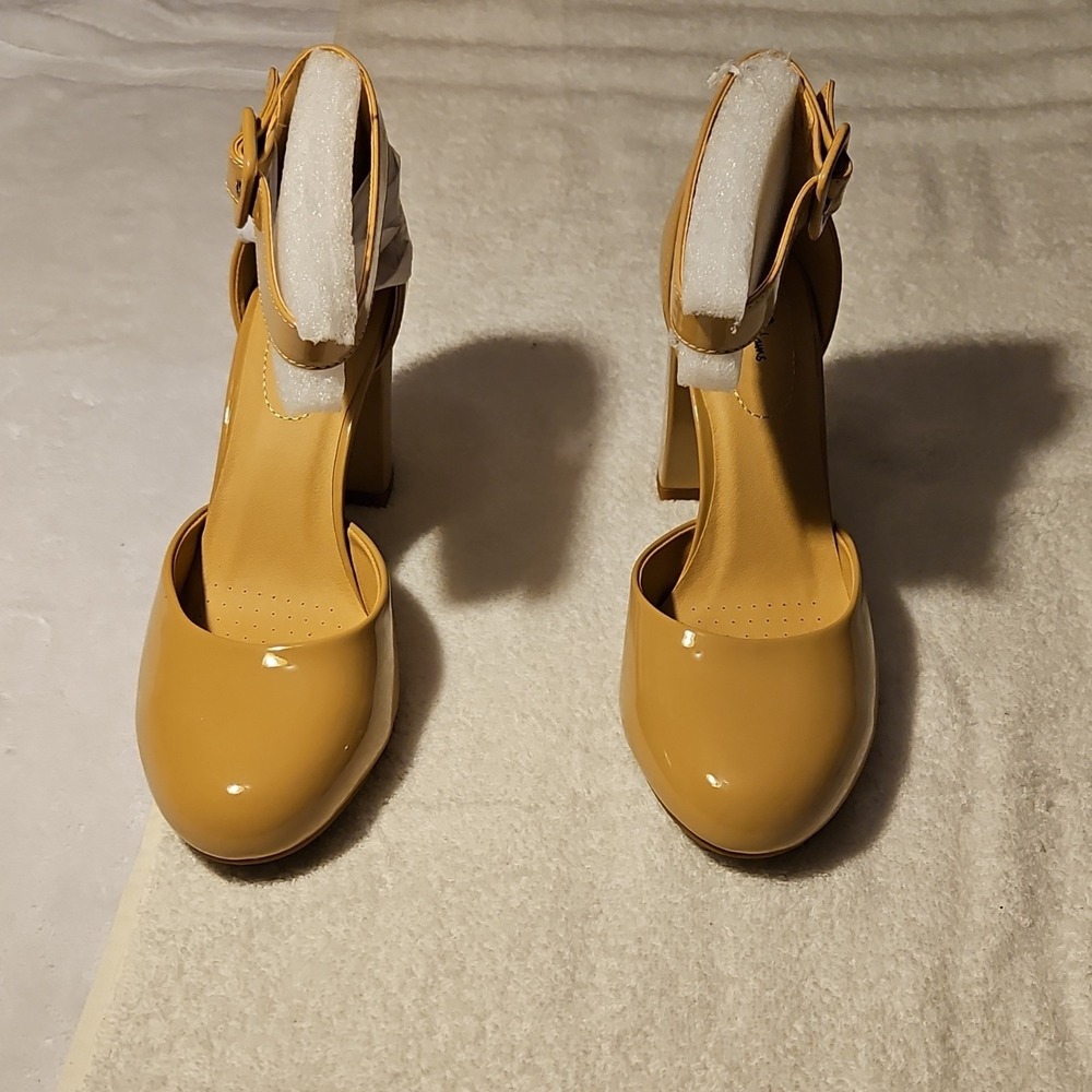 J. Adams Beige Patent‎ Ankle Strap Block Heel Pumps Round Toe Buckle Size 9